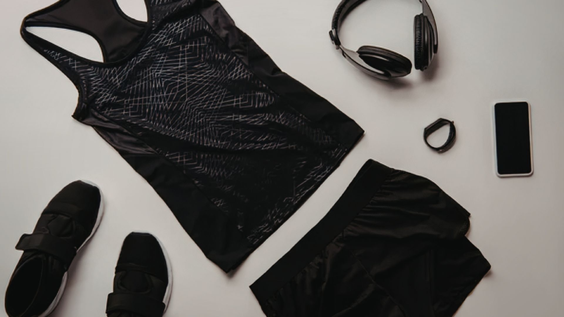 Running gear essentials for beginners including workout clothes, running shoes, headphones, and fitness accessories for daily runs.